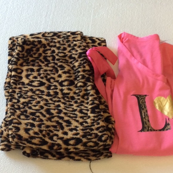 Pajamas excellent condition - Picture 9 of 10